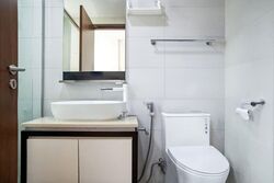1 Canberra (D27), Condominium #580754001